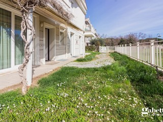 Appartamento in Vendita a Cattolica, 550'000&euro;, 170 m², con Box