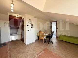 Attico in Vendita a Torino, 95'000&euro;, 42 m²