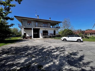 Trilocale in Vendita a Oleggio Castello, 160'000&euro;, 100 m², con Box