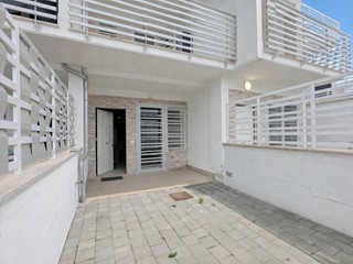 Quadrilocale in Affitto a Guidonia Montecelio, zona Marco Simone, 1'200&euro;, 80 m²