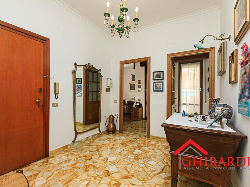 Appartamento in Vendita a Genova, zona Pegli, 280'000&euro;, 128 m²