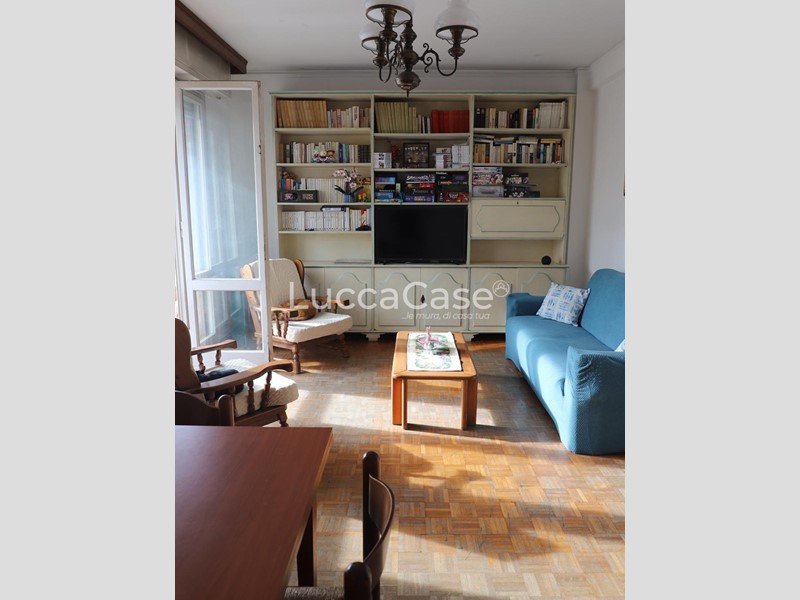 Appartamento in Vendita a Camaiore, zona Lido di Camaiore, 360'000&euro;, 77 m², arredato