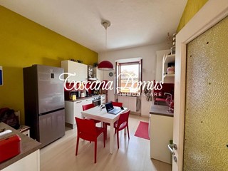 Quadrilocale in Vendita a Siena, zona Coroncina, 240'000&euro;, 90 m², arredato, con Box