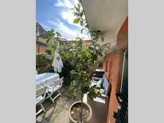 Trilocale in Vendita a Lerici, zona La Serra, 270'000&euro;, 56 m², arredato, con Box