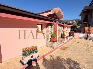 Trilocale in Vendita a Sanremo, 250'000&euro;, 85 m²