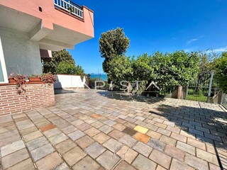 Appartamento in Vendita a Ortona, 265'000&euro;, 167 m²