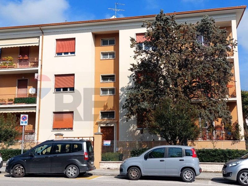 Appartamento in Vendita a Jesi, 100'000&euro;, 109 m²