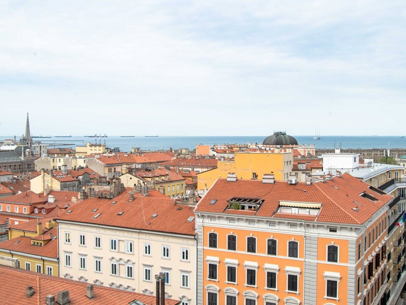 Attico in Vendita a Trieste, 180'000&euro;, 100 m²