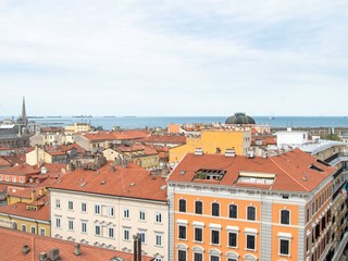 Attico in Vendita a Trieste, 180'000&euro;, 100 m²