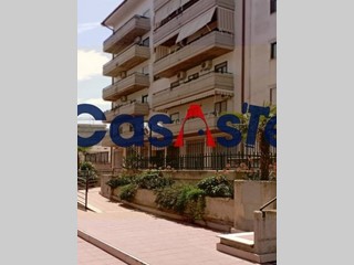Appartamento in Vendita a Canosa di Puglia, 40'000&euro;, 113 m²