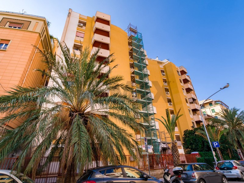Quadrilocale in Affitto a Palermo, 1'100&euro;, 124 m²