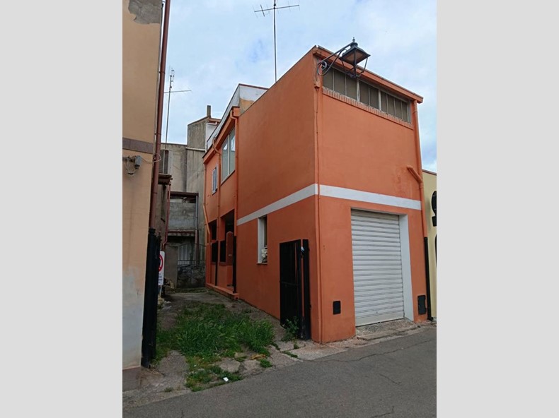 Appartamento in Vendita a Domusnovas, 125'000&euro;, 230 m²