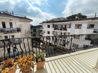 Appartamento in Vendita a Napoli, 750'000&euro;, 160 m², con Box