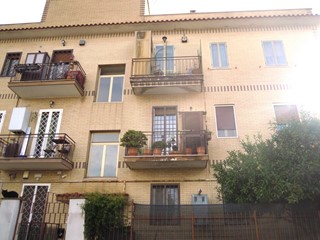 Bilocale in Vendita a Roma, 130'000&euro;, 65 m²