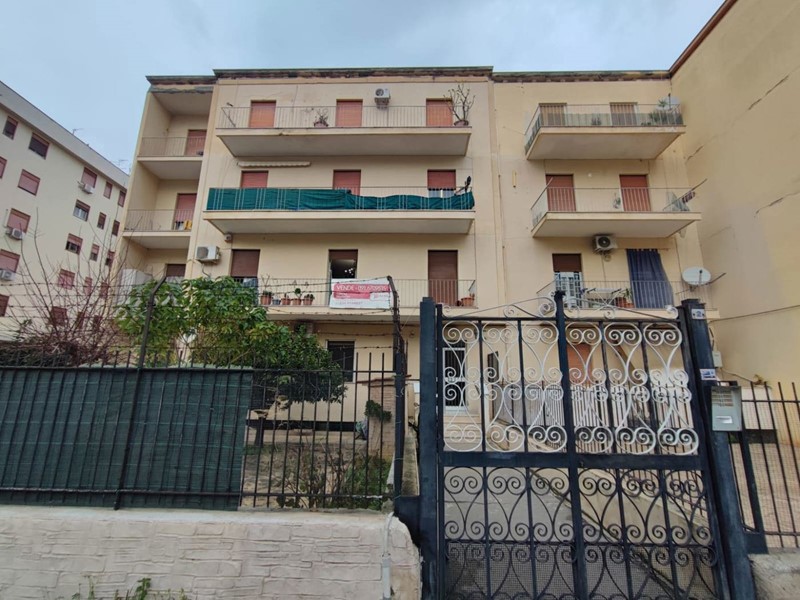 Appartamento in Vendita a Palermo, 130'000&euro;, 140 m²