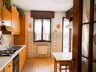 Appartamento in Vendita a Caldogno, 80'000&euro;, 100 m², con Box