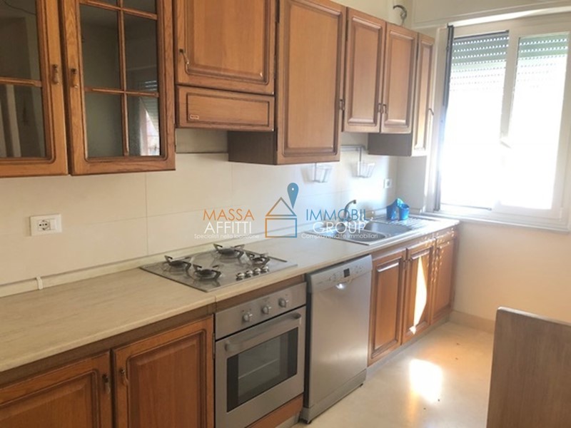 Appartamento in Affitto a Massa, 850&euro;, 120 m², arredato