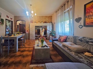 Quadrilocale in Vendita a Castelnuovo Magra, 142'000&euro;, 