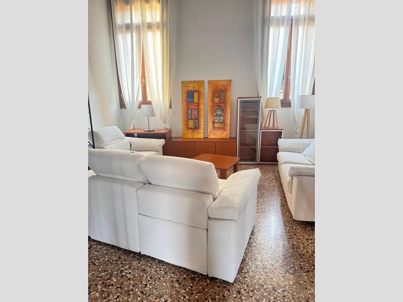 Bilocale in Affitto a Thiene, 700&euro;, 80 m², arredato, con Box