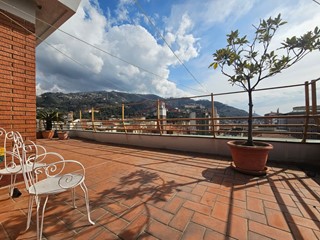 Appartamento in Vendita a Massa, zona Centro cittÃ, 590'000&euro;, 164 m²