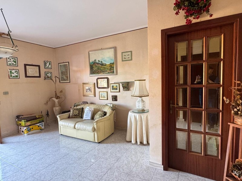 Quadrilocale in Vendita a Aci Catena, zona Semicentro, 110'000&euro;, 128 m²