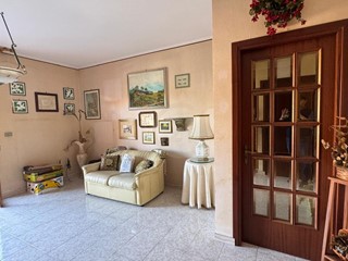 Quadrilocale in Vendita a Aci Catena, zona Semicentro, 110'000&euro;, 128 m²