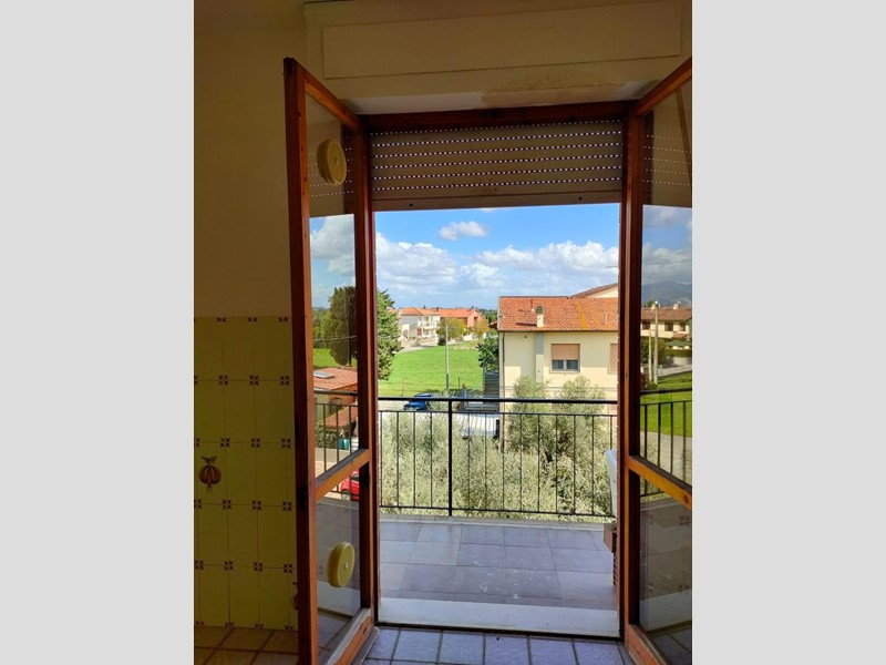 Quadrilocale in Vendita a Collesalvetti, 155'000&euro;, 106 m², con Box
