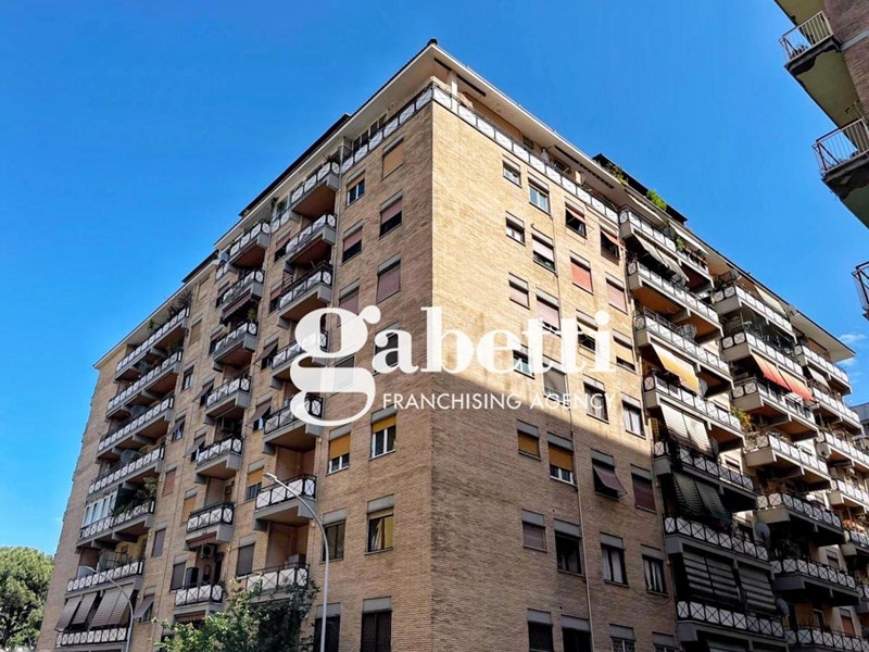 Bilocale in Vendita a Roma, 218'000&euro;, 66 m²
