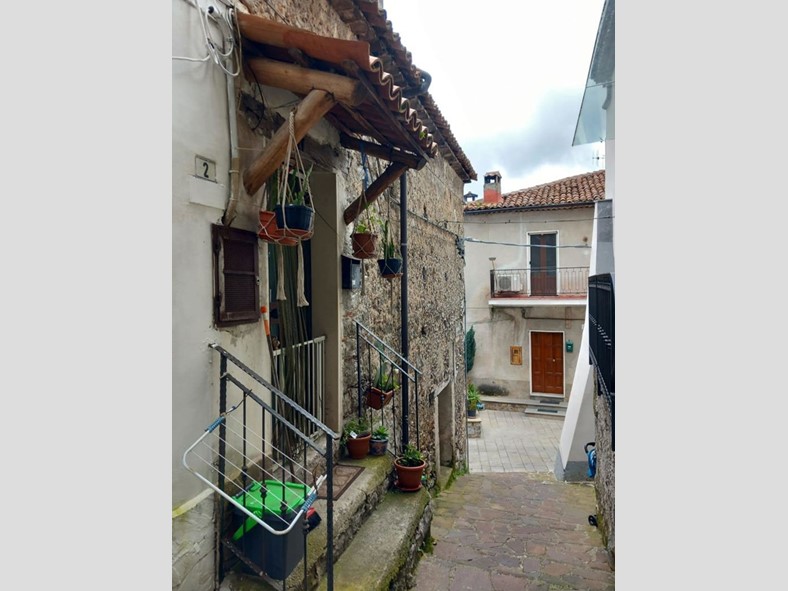 Trilocale in Vendita a Caselle in Pittari, 45'000&euro;, 61 m², arredato