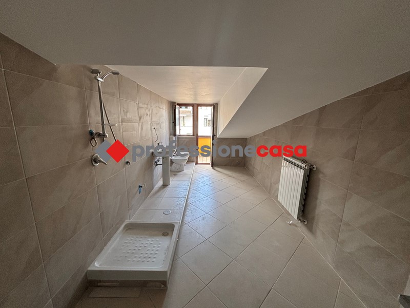Attico in Affitto a San Nicola la Strada, 700&euro;, 80 m², arredato