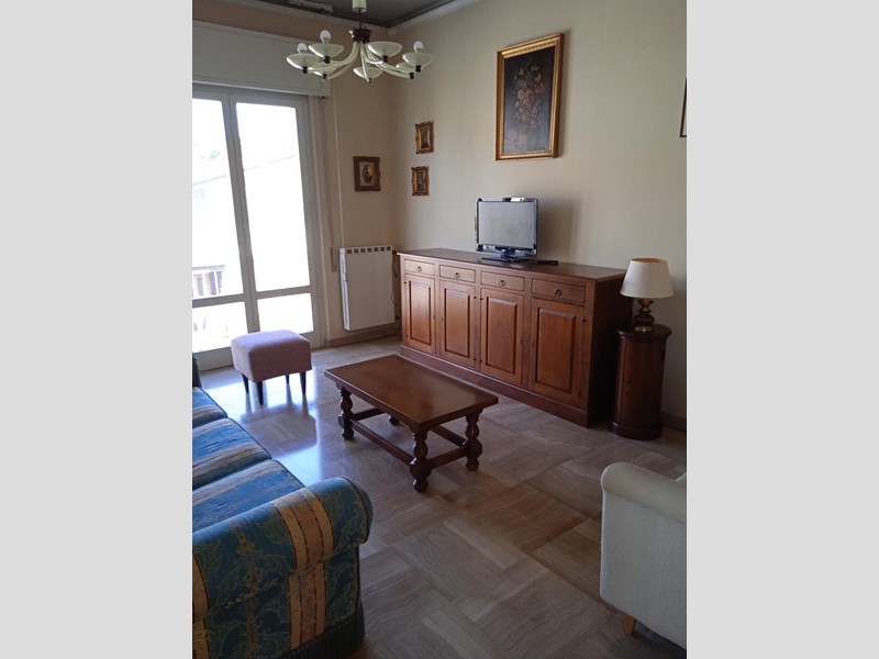 Appartamento in Affitto a Camaiore, zona Lido di Camaiore, 1'500&euro;, 110 m², arredato