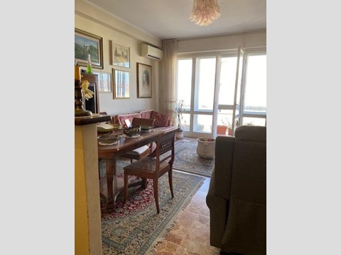 Appartamento in Vendita a Camaiore, zona Lido di Camaiore, 380'000&euro;, 90 m², arredato