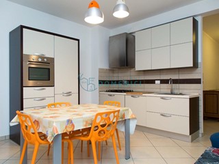 Appartamento in Affitto a Camaiore, zona Lido di Camaiore, 1'500&euro;, 80 m², arredato