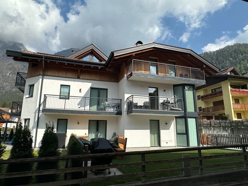Trilocale in Vendita a Carisolo, 75 m²