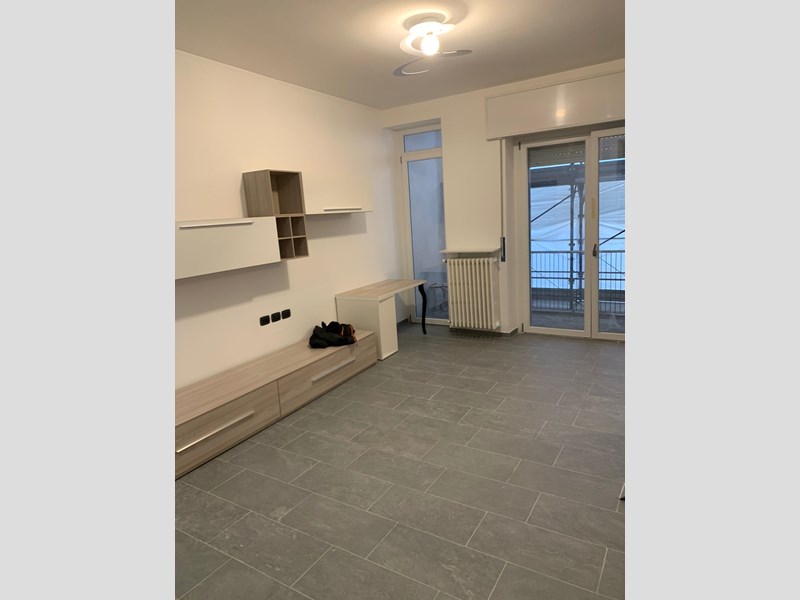 Trilocale in Affitto a Nova Milanese, zona CENTRO, 1'150&euro;, 100 m², arredato