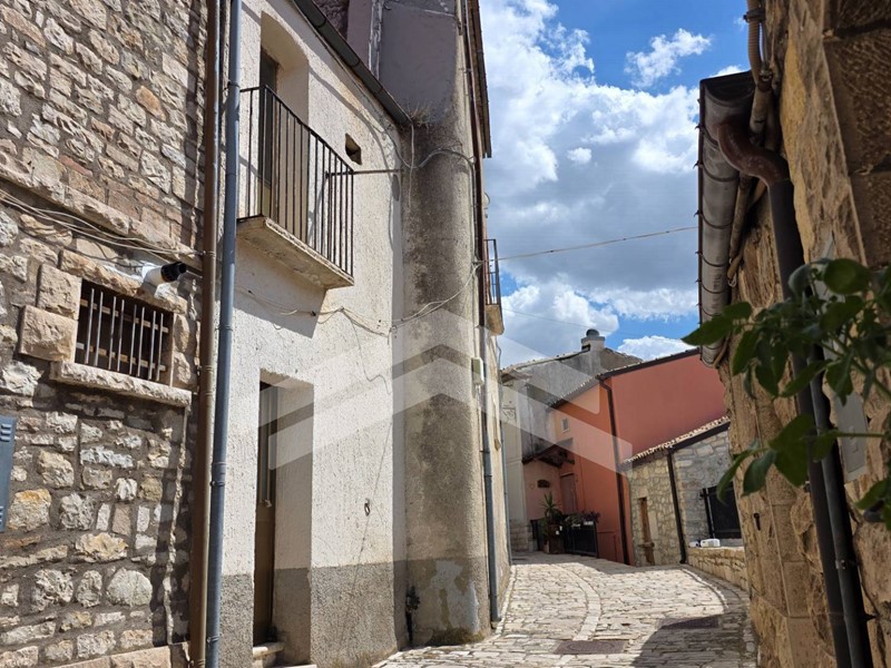 Quadrilocale in Vendita a Guardialfiera, 16'000&euro;, 64 m²