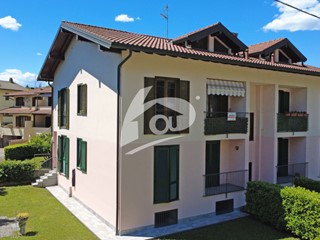 Trilocale in Vendita a Laveno Mombello, 205'000&euro;, 97 m², con Box