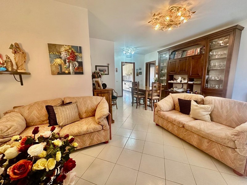 Appartamento in Vendita a Carrara, 218'000&euro;, 114 m², arredato, con Box