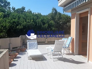 Attico in Affitto a Massa, zona Ronchi, 6'500&euro;, 140 m², arredato