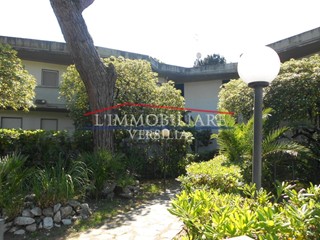 Monolocale in Vendita a Massa, zona Marina di Massa, 130'000&euro;, 28 m², arredato, con Box