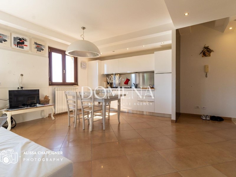 Trilocale in Vendita a Castelnuovo Berardenga, zona Quercegrossa, 185'000&euro;, 56 m², arredato, con Box