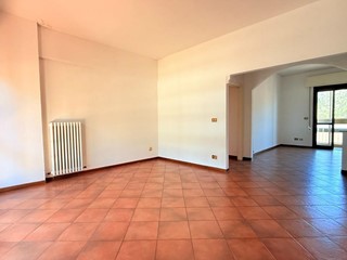 Appartamento in Vendita a Uzzano, 139'000&euro;, 108 m², arredato, con Box