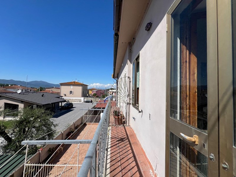 Appartamento in Vendita a Pontedera, zona Il Romito, 140'000&euro;, 100 m²