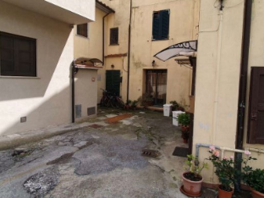 Appartamento in Vendita a Vicopisano, zona Lugnano, 105'000&euro;, 167 m²