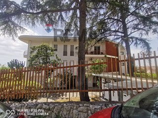 Appartamento in Affitto a Sant'Agata li Battiati, 1'700&euro;, 199 m²