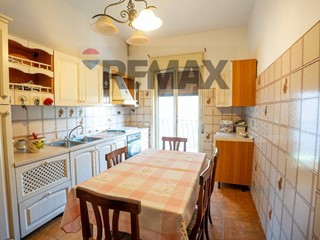 Appartamento in Vendita a San Giovanni la Punta, 85'000&euro;, 103 m²