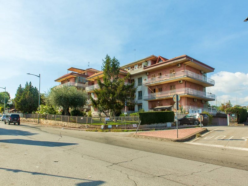 Trilocale in Vendita a Aci Catena, 65'000&euro;, 80 m²