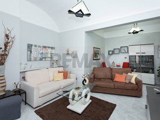 Trilocale in Vendita a Catania, 109'000&euro;, 120 m²