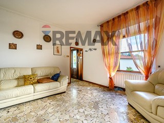 Trilocale in Vendita a Rosignano Marittimo, 129'000&euro;, 73 m²
