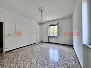 Trilocale in Vendita a Arona, 85'000&euro;, 94 m²